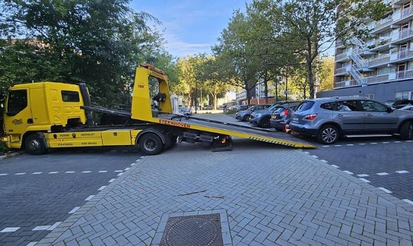 Deze auto werd vanochtend van straat verwijderd