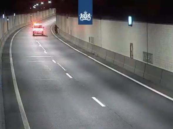 Met de fiets aan de hand door de Beneluxtunnel