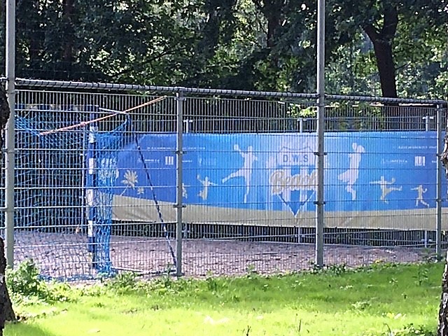 Oranje-beachhandbalheren oefenen tegen DWS