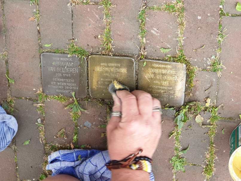 Stiltemoment en wandeling langs Stolpersteine op 16 september 2023