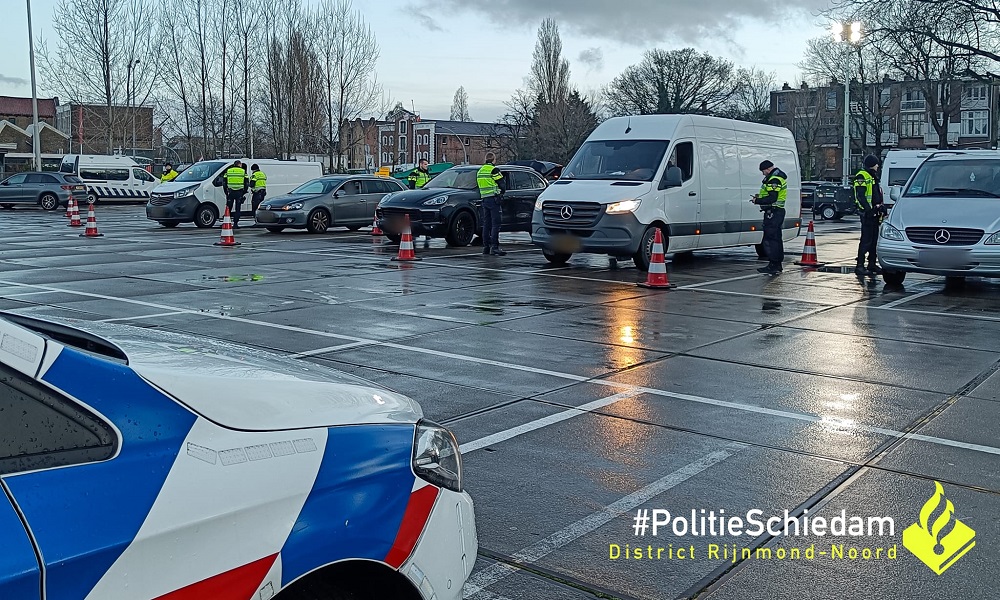 Drie aanhoudingen, 53 boetes en twee auto's in beslag genomen
