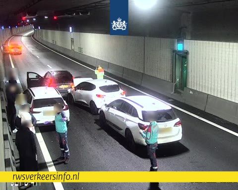 Ongeval met meerdere auto's in Beneluxtunnel