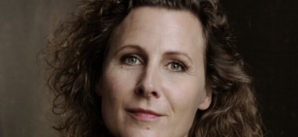 Ester Naomi Perquin te gast in Literair Café