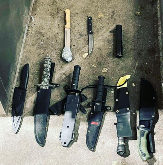 Politie fouilleert grote groep jongeren in metro en houdt er drie aan