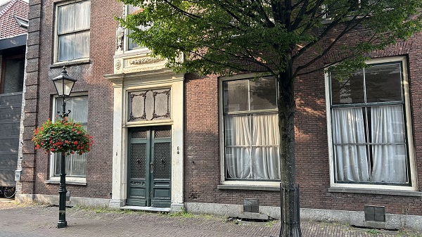 Wonen in voormalige bibliotheek tegenover de Korenbeurs