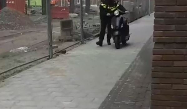 Gestolen scooter komt boven water in Schiedam Oost