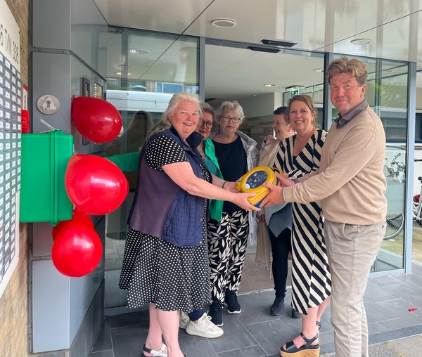 Drie AED'S voor flats Delflandseweg