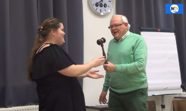 Albert Bons draagt na 35 jaar voorzittershamer van BVSZ over