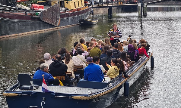 De fluisterboot was even 'voorleesboot' mét Woeste Willem