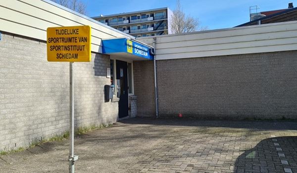 Sportinstituut Schiedam mag dan uiteindelijk toch zijn eigen parkeerplaatsen gebruiken