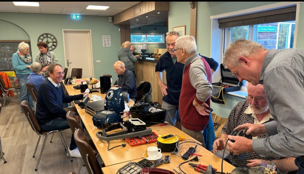 Repair Café graag geziene gast bij De Werf