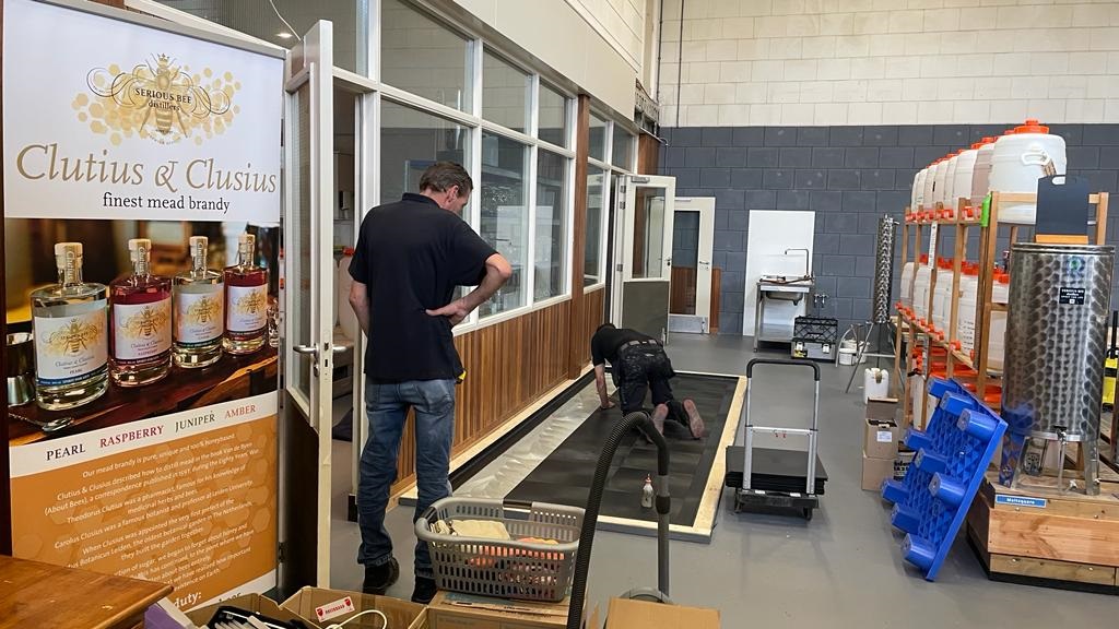  Serious Bee Distillers hard aan het werk met verhuizing
