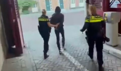 Politie met inwoners tweemaal op zoek naar de boef