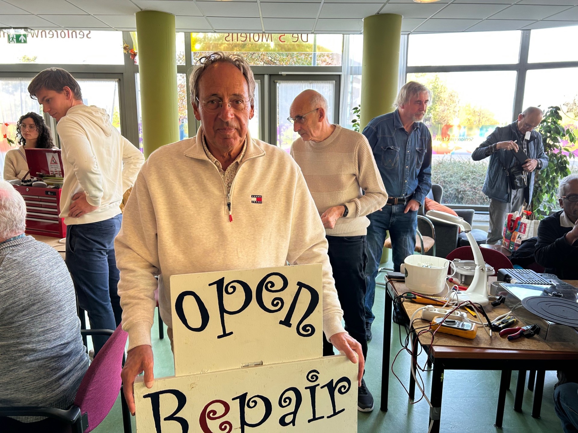 “Zaterdagochtend lekker vroeg naar het Repair Café”