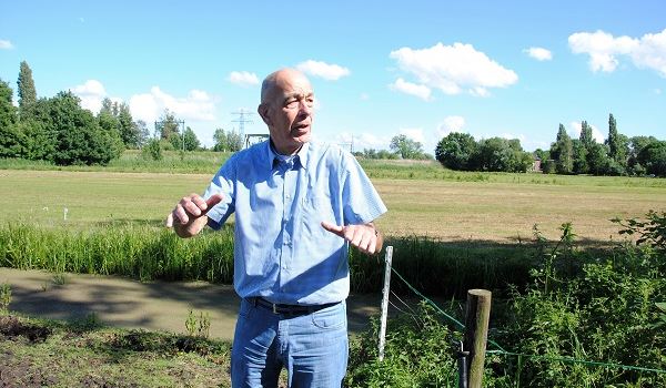 Oranje Fiets Bridgedrive in Schiedam Noord