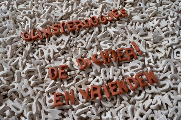 De dichter! en vrienden bezorgen je Glinsteroogjes bij KunstWerkt