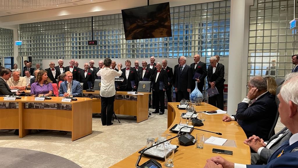 Verrassingsoptreden mannenkoor Orpheus bij afscheid Lamers