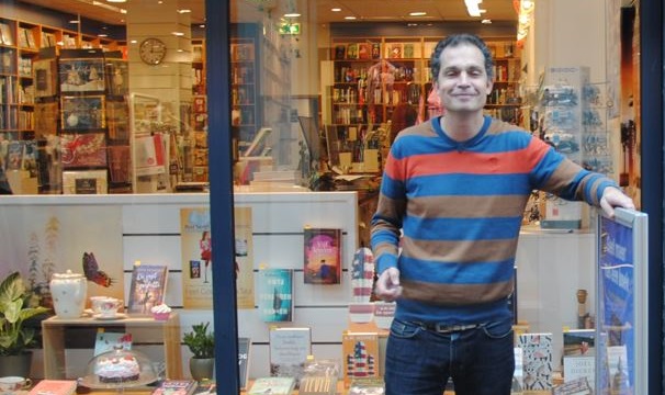 Schiedammer Ron Elshout presenteert Een engel van glas