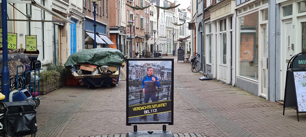 Ambulance naar en politie-onderzoek bij café op Hoogstraat